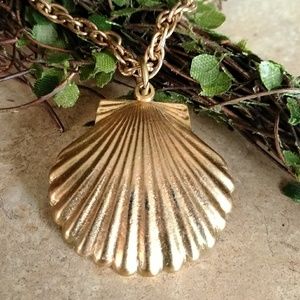 3/$30 VNTG SEASHELL 24" gold-tone chain necklace